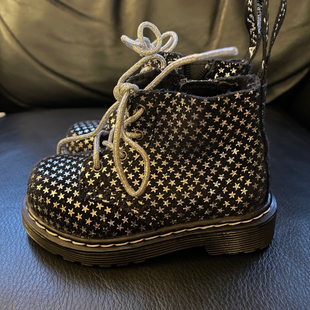 Dr Marten’s toddler size 5 shoes